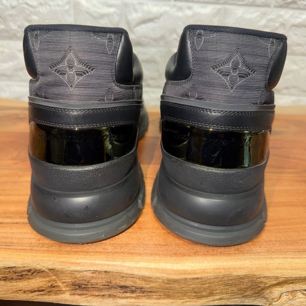 Louis Vuitton Run Away Pulse Black Grey Monogram Sneaker VL1119 Mens 11 LV 12 US - Picture 3 of 9